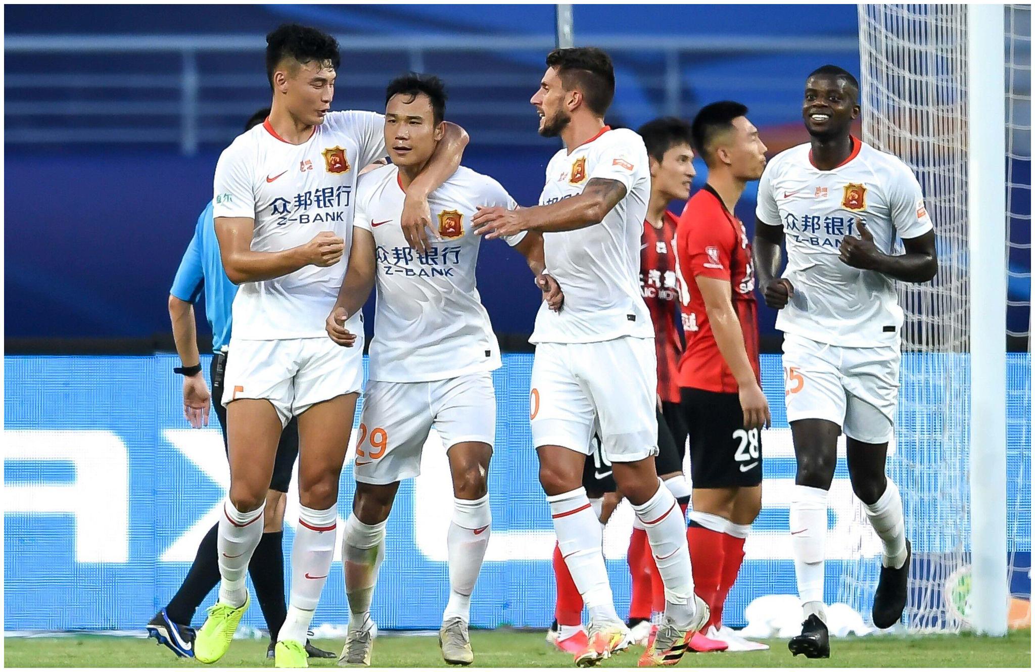 上港客场大胜河北华夏幸福，保持不败纪录的简单介绍