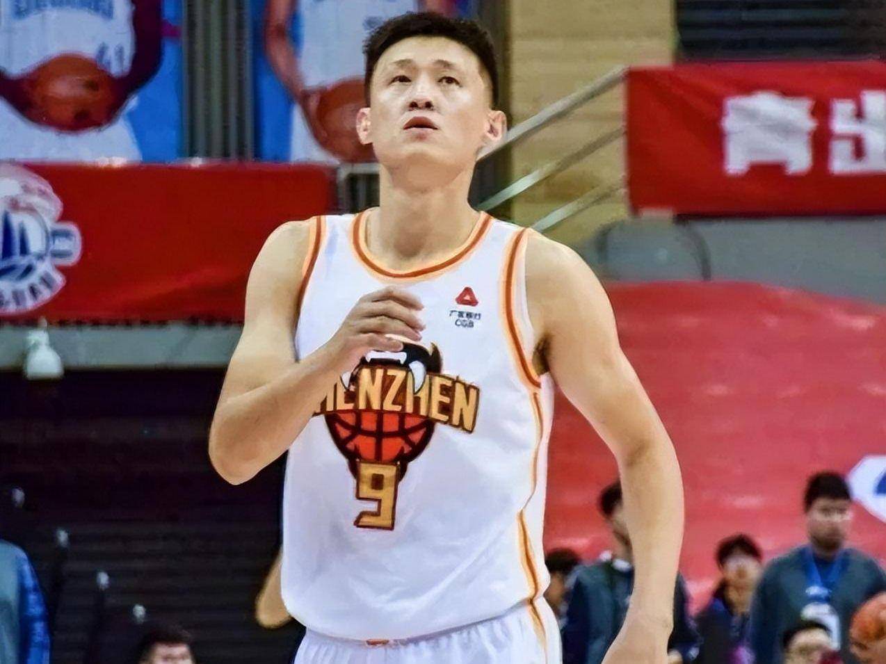深圳男篮惊险击败对手，惊险赢球