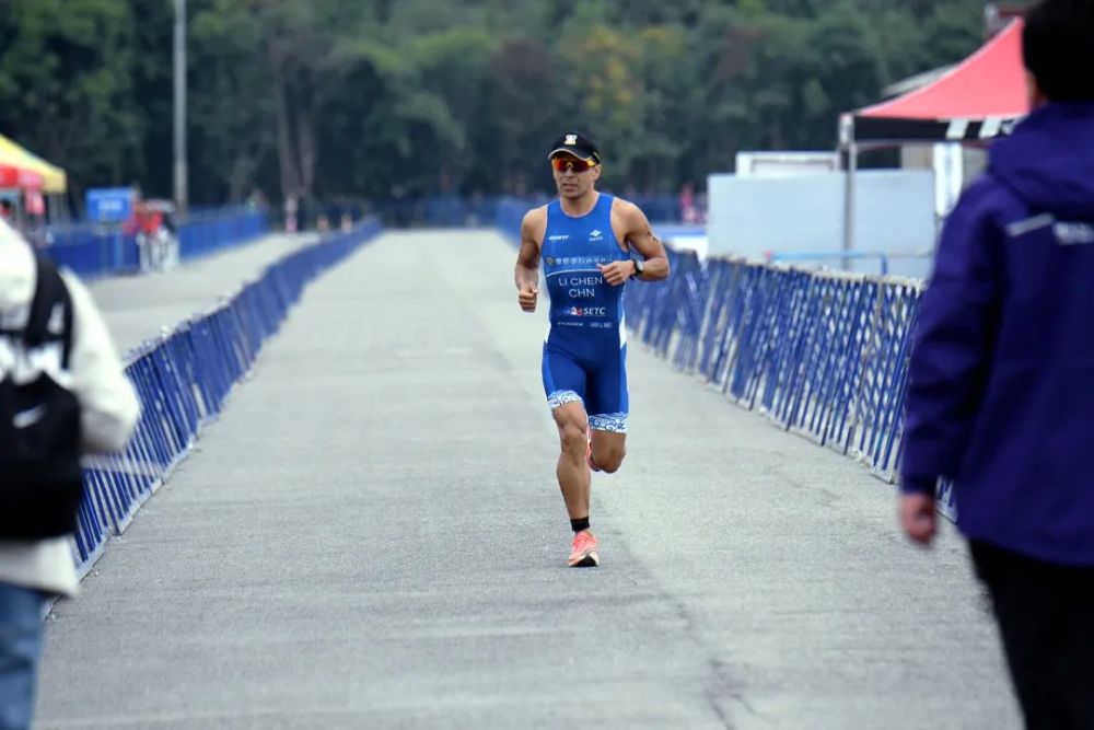 突尼斯铁人三项选手领先!目标冠军的简单介绍 突尼斯铁人三项选手领先!目标冠军的简单介绍