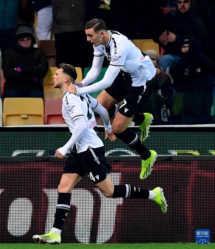 AC米兰主场大胜乌迪内斯，继续领跑的简单介绍