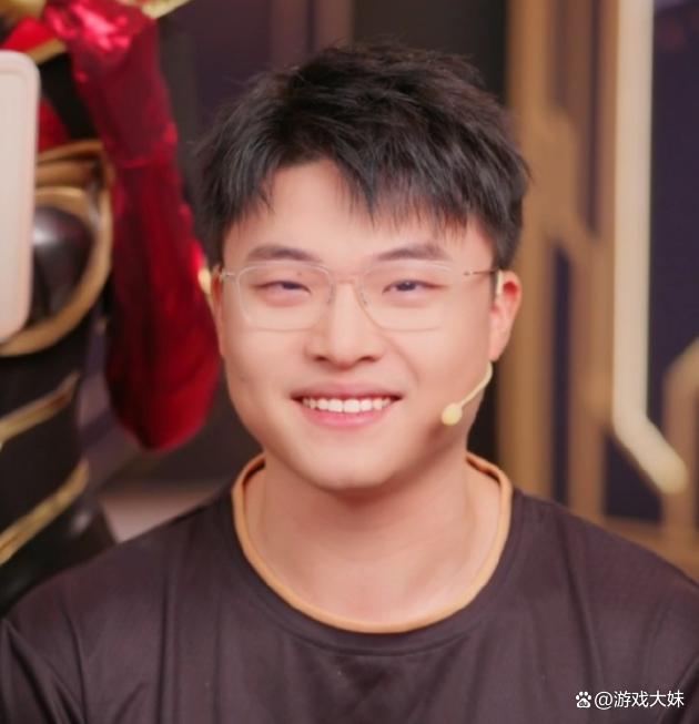 关于C9鏖战G2，Uzi团战一打五宿敌对决入围赛，留下经典瞬间的信息