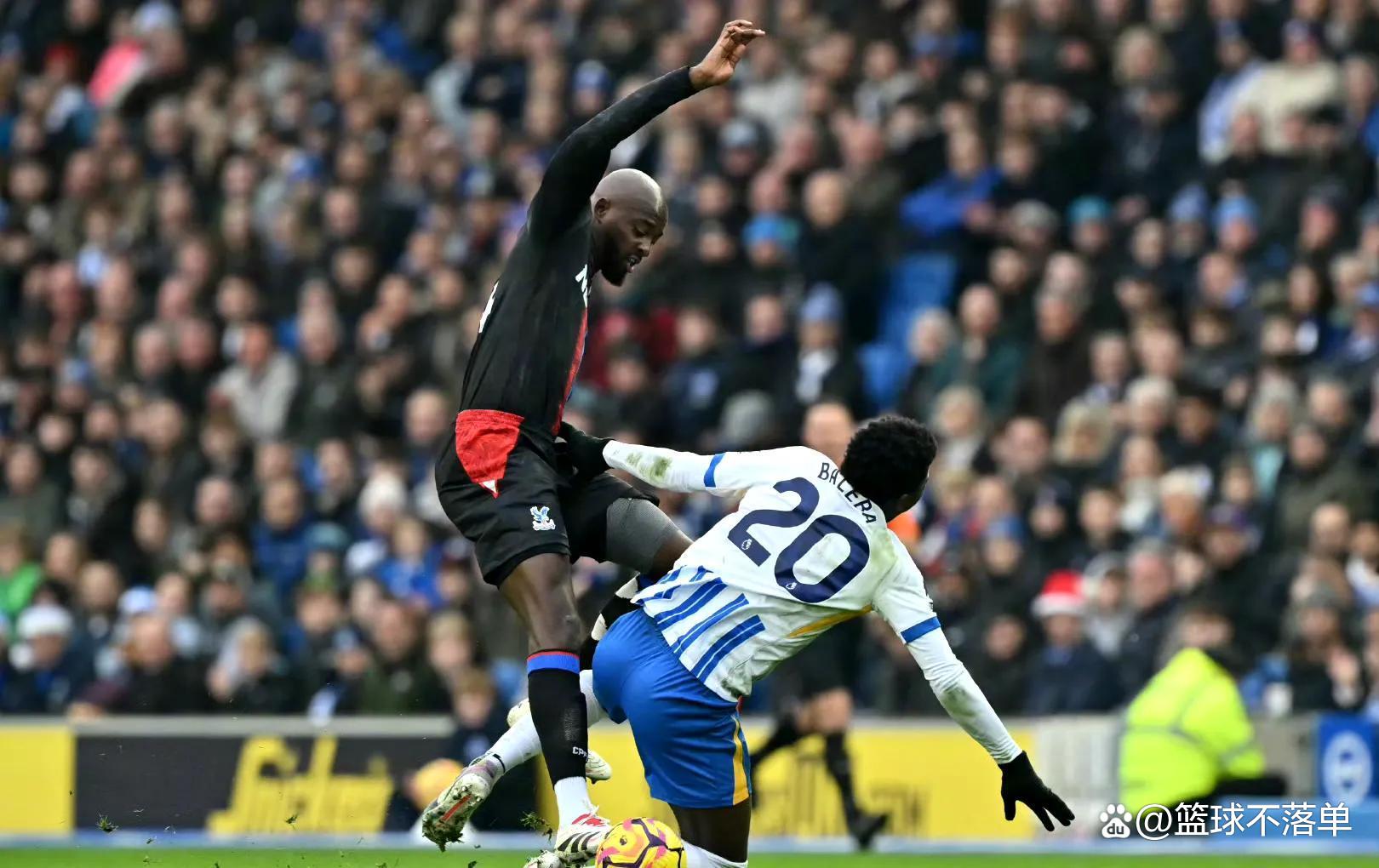 竞技队主场击败布莱顿,稳住领先位置,保持冠军气势 竞技队主场击败布莱顿,稳住领先位置,保持冠军气势