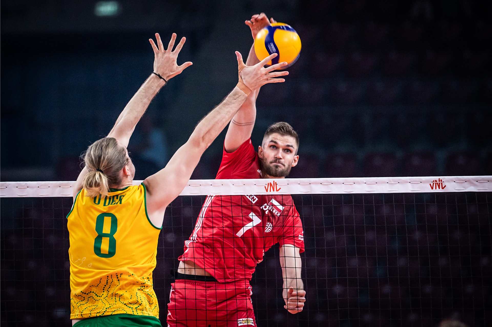 爱游戏在线-波兰预选赛决赛大胜保加利亚进入八强