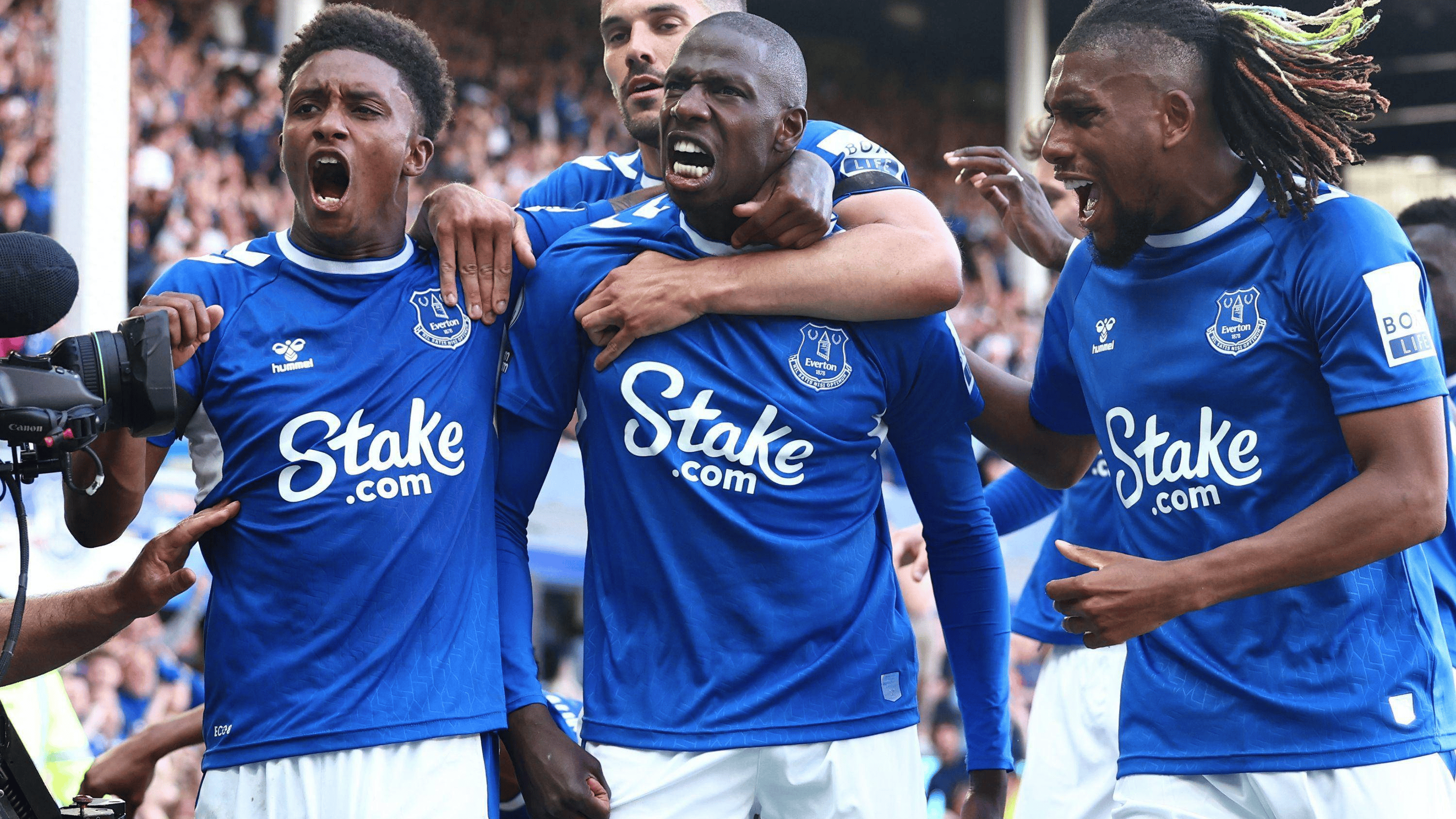 包含纽卡斯尔防守稳固,力保不败纪录的词条 包含纽卡斯尔防守稳固,力保不败纪录的词条