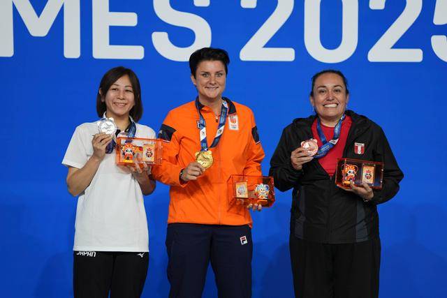 沙特射击选手突破自我,问鼎银牌 沙特射击选手突破自我,问鼎银牌