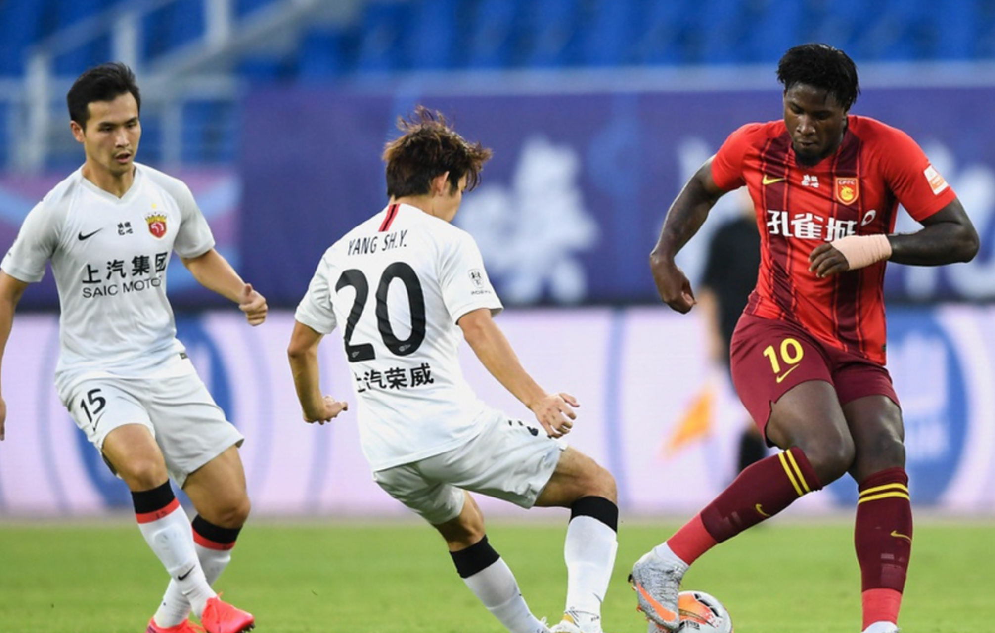 河北华夏客场对阵上港,全队备战争取分数 河北华夏客场对阵上港,全队备战争取分数