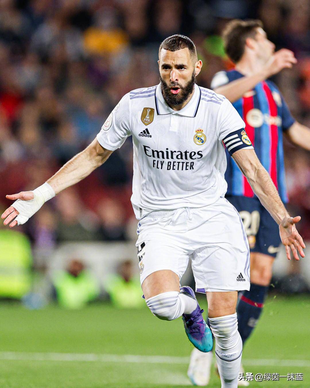 沙拉维上演帽子戏法，助胜球队跻身前列