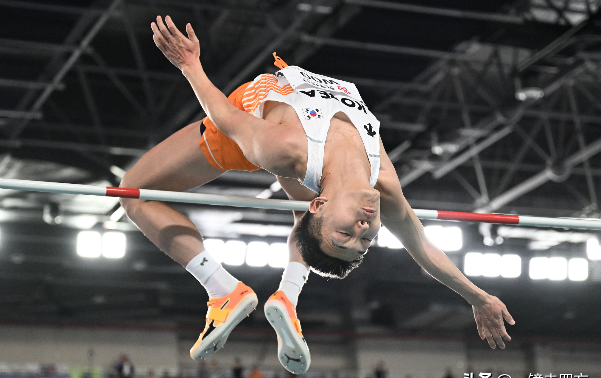 田径赛场选手实力竞逐，最终获奖