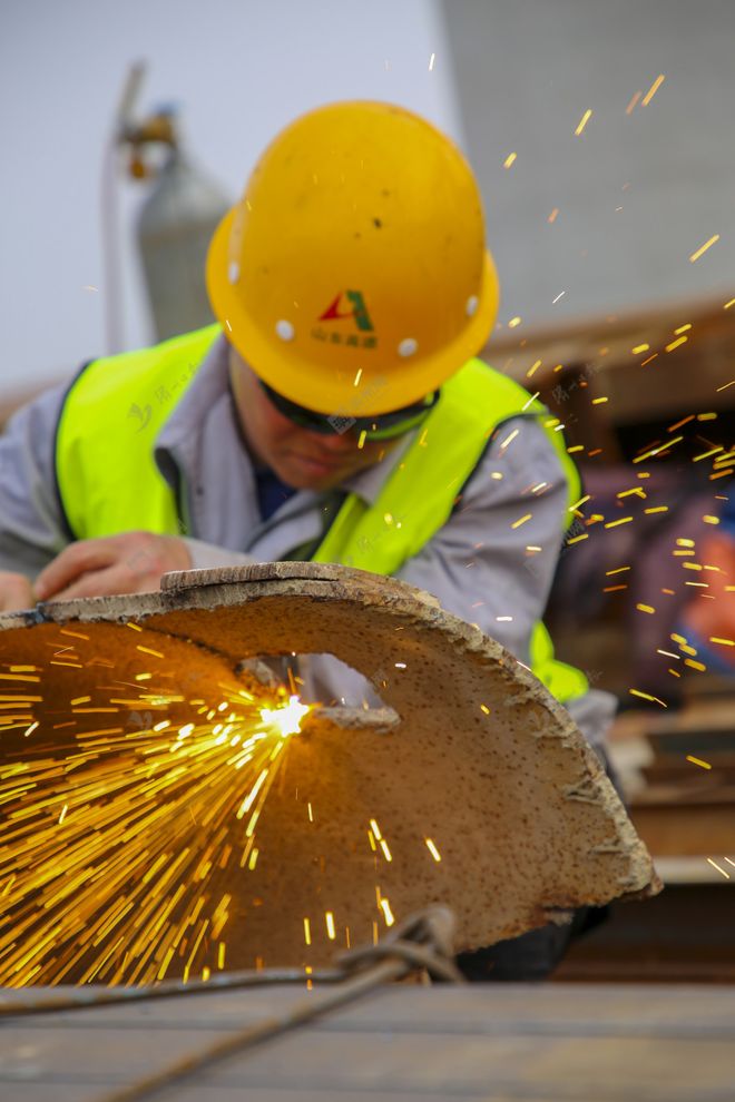 阿曼队展现出色发挥，迸发出团结奋斗的力量