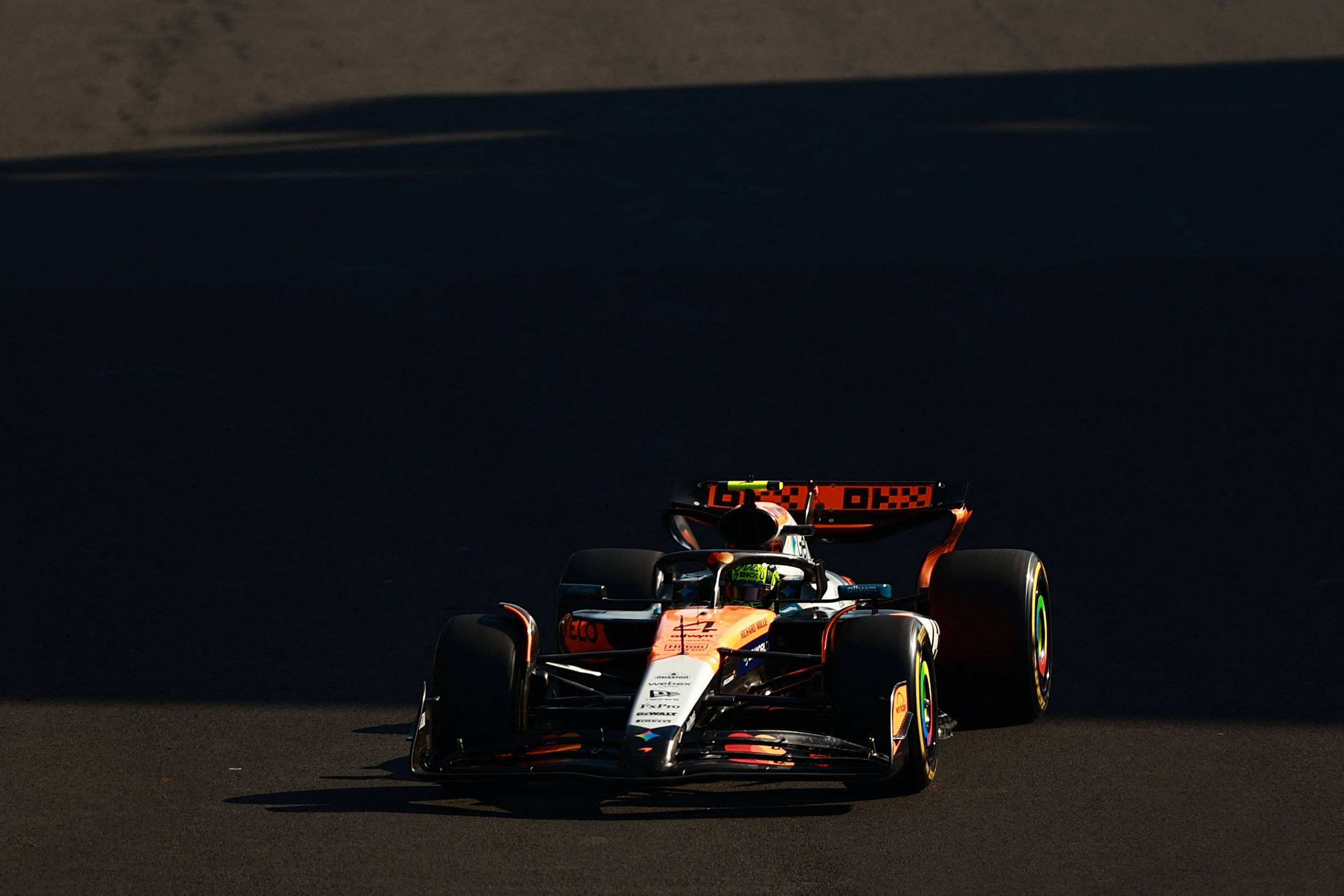 索伯车队碾压威廉姆斯,诺里斯点燃赛场的简单介绍 索伯车队碾压威廉姆斯,诺里斯点燃赛场的简单介绍