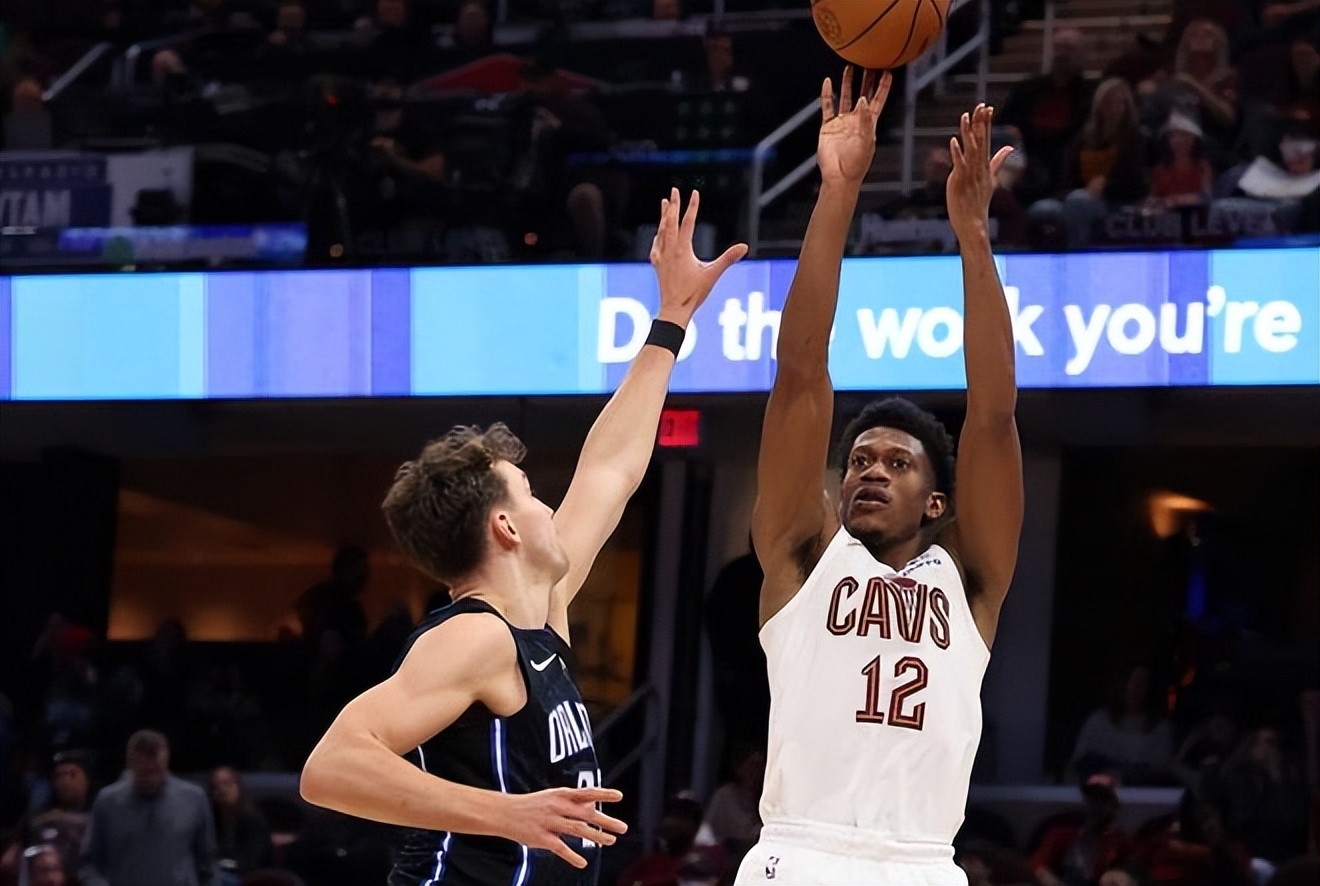 爱游戏官方-广东队险胜魔术，米切尔扛起全队